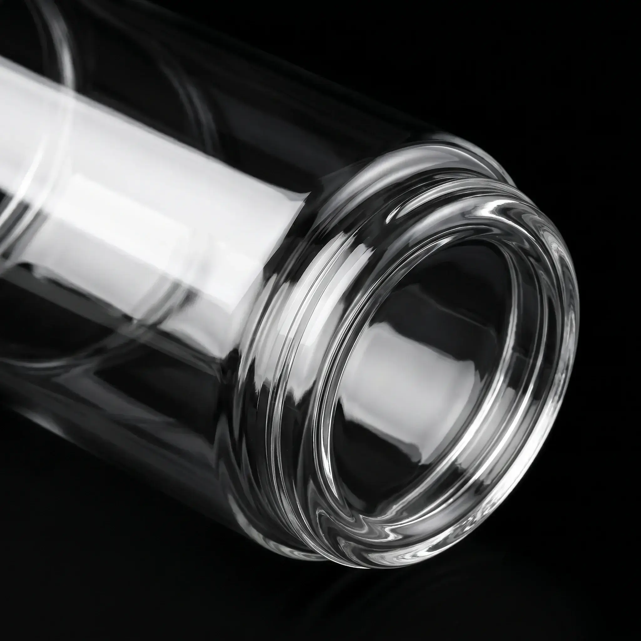 Gros plan sur le bol en verre borosilicate de l'ECOMIXX ALL BLACK